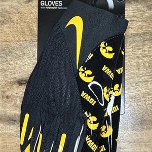 Nike Iowa Hawkeyes vapor knit  Gloves XXL